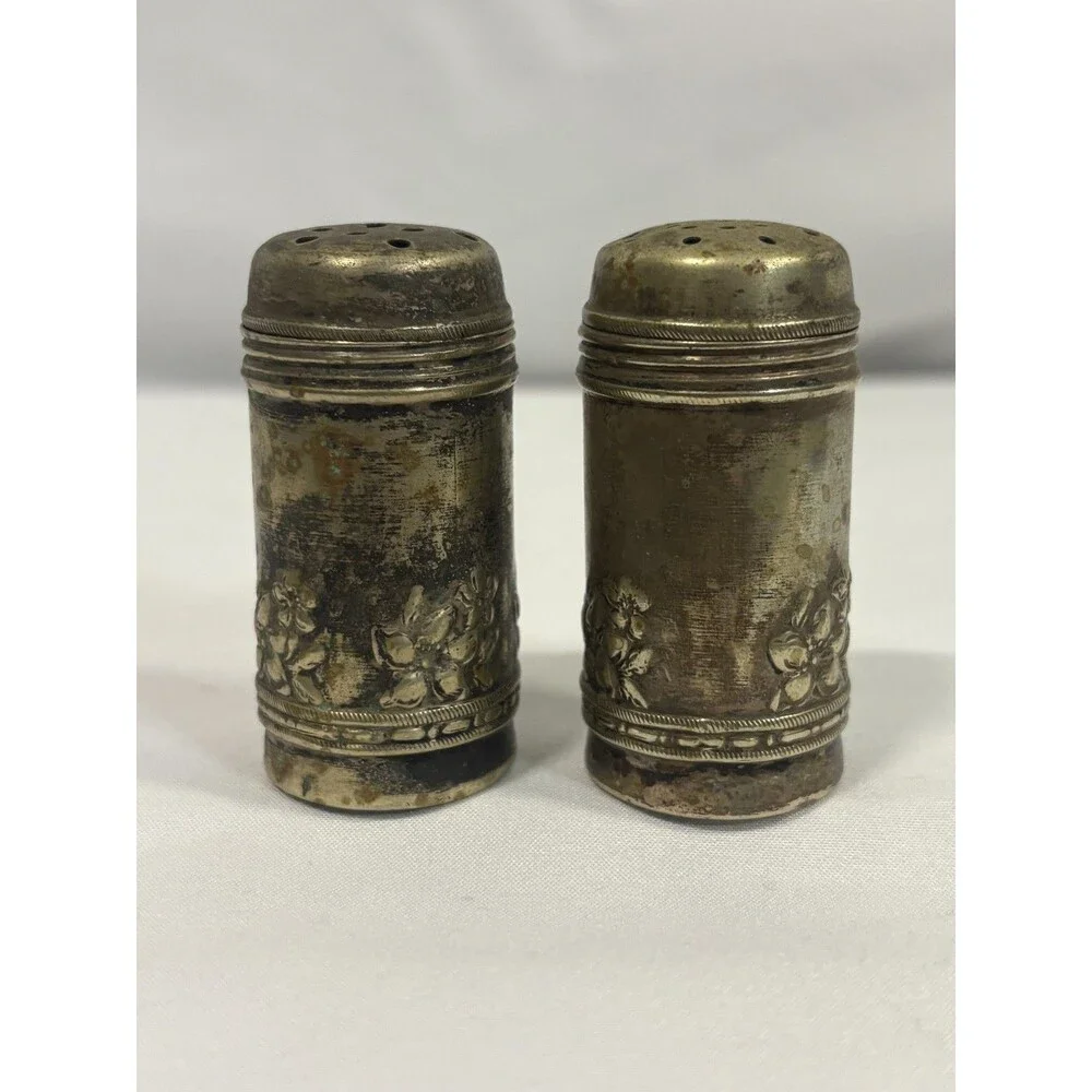 Vintage WM ROGERS Mini Silver Plated Salt & Pepper Shakers - 2 in